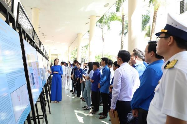 Triển lãm Tuổi trẻ vì biển đảo quê hương