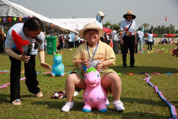 Sôi nổi Ngày hội thể thao cho trẻ khuyết tật