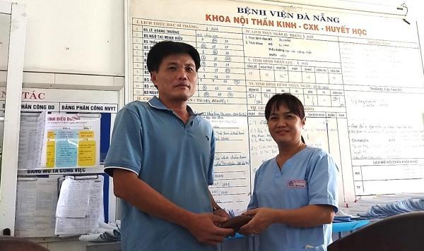 Hành động đẹp của nữ nhân viên Bệnh viện Đà Nẵng