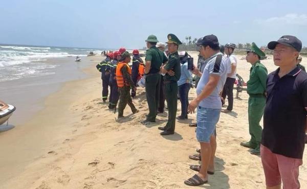 Thương tâm anh em sinh đôi mất tích khi tắm biển