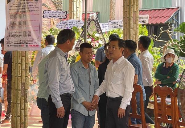 Thăm, viếng chia buồn cùng gia đình hai anh em song sinh bị đuối nước