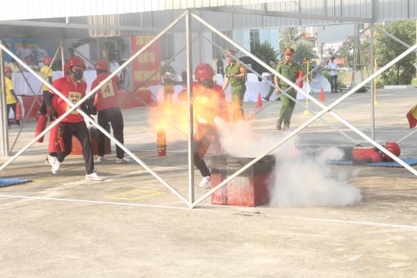 Đại tá Phan Văn Dũng- Phó Giám đốc Công an TP Đà Nẵng dự Hội thi nghiệp vụ chữa cháy  CNCH quận Thanh Khê.