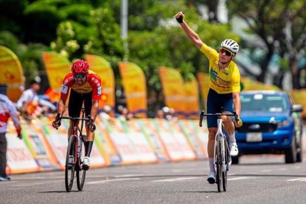 Đoàn đua Non sông liền một dải đến Đà Nẵng