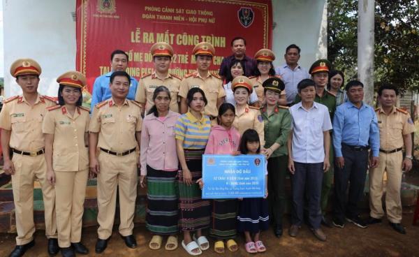 Những mái ấm thắm tình người