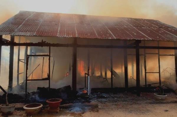 Cháy liên hoàn 3 căn nhà