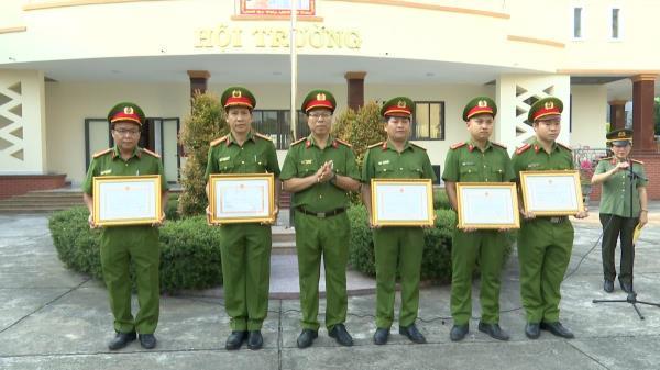 Khen thưởng tập thể, cá nhân có thành tích trong chuyên án đấu tranh sai phạm tại Trung tâm đăng kiểm Quảng Ngãi 76-01S