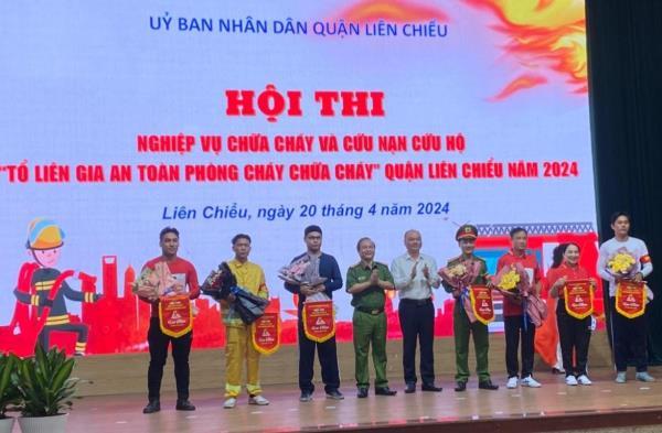 Sôi nổi Hội thi nghiệp vụ chữa cháy và cứu nạn cứu hộ Tổ liên gia an toàn PCCC năm 2024 tại Liên Chiểu