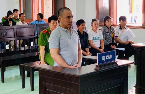 Nói chuyện bằng… dao