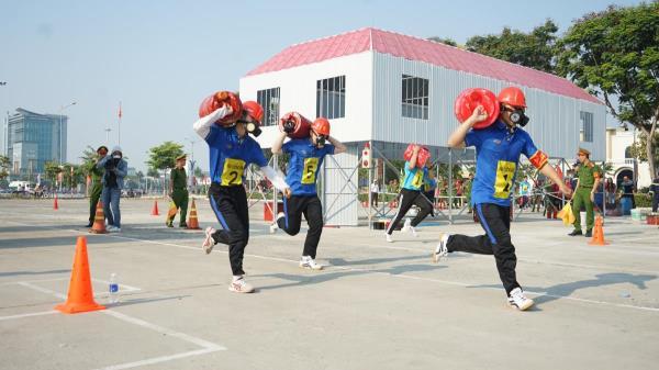 23 Tổ liên gia an toàn PCCC Hải Châu và Hòa Vang tranh tài ở hội thi chữa cháy