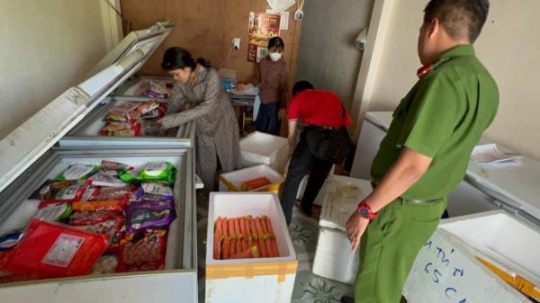 Phát hiện nhiều vi phạm về an toàn thực phẩm tại 2 cơ sở kinh doanh