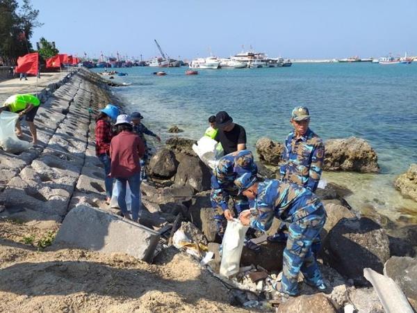 Xây dựng thế trận lòng dân, thế trận an ninh nhân dân vững chắc trên biển