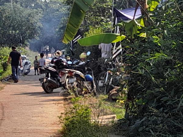 Thương tâm bé gái 5 tuổi cùng em trai đuối nước gần nhà