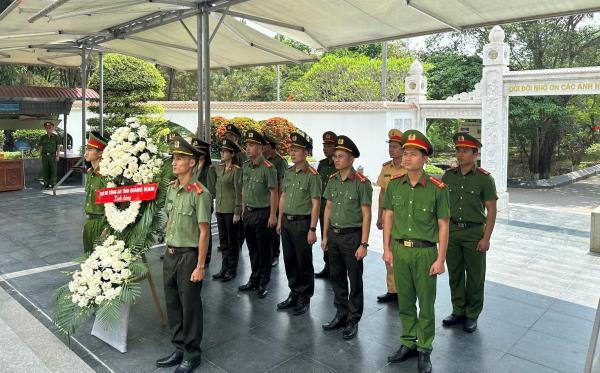 Tuổi trẻ Công an tỉnh Quảng Nam hành quân về nguồn