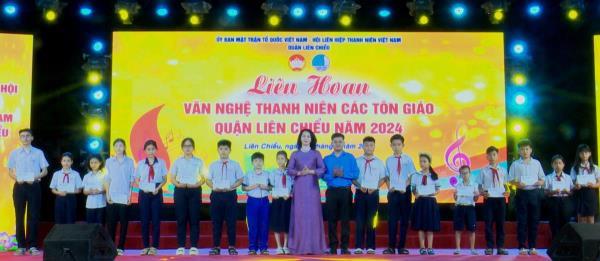 Trao 40 suất học bổng cho học sinh có hoàn cảnh khó khăn