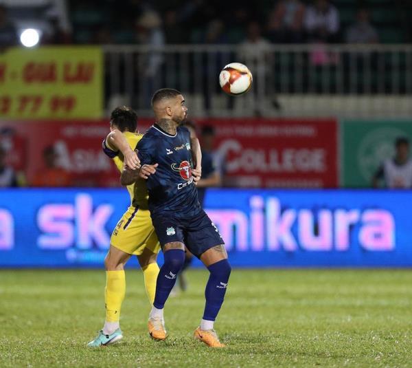 Vòng 19 V.League 2023-2024: Bật chế độ khẩn