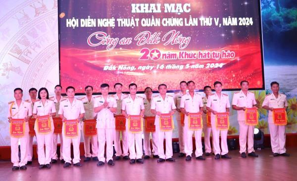 Sôi nổi Hội diễn Nghệ thuật quần chúng với chủ đề Công an Đắk Nông -20 năm khúc hát tự hào