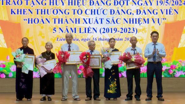 Quận Liên Chiểu trao Huy hiệu Đảng đợt 19-5 cho 84 đảng viên