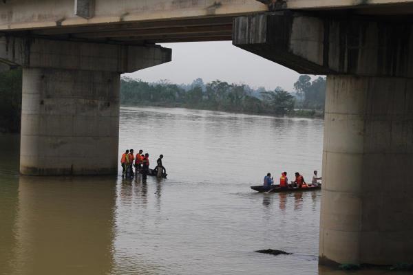 Chuyện của biệt đội cướp cơm Hà Bá trên sông Hàn