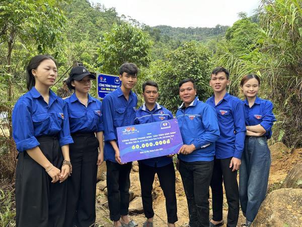 Làm cầu treo cho người dân vùng cao