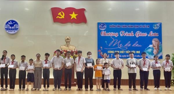 Quận Cẩm Lệ trao 33 triệu đồng cho trẻ em mồ côi có hoàn cảnh khó khăn