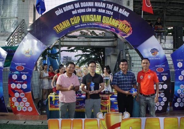 Gần 300 cầu thủ tham gia giải bóng đá doanh nhân trẻ Đà Nẵng