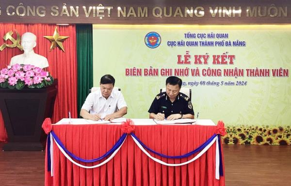 Ký kết công nhận thành viên của Chương trình thí điểm hỗ trợ, khuyến khích doanh nghiệp tham gia XNK trên địa bàn TP Đà Nẵng