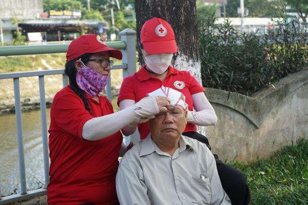 Gần 200 cán bộ Hội chủ chốt, tình nguyện viên chữ thập đỏ và người dân diễn tập phòng chống thiên tai