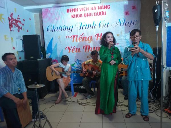Mang Tiếng hát yêu thương đến với bệnh nhân ung thư