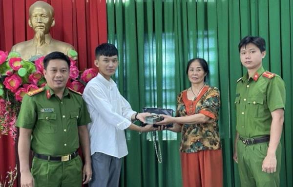 Đắk Nông: Nhặt được tài sản trị giá trên 200 triệu đồng trả lại người bị mất