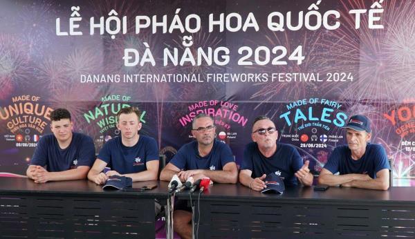 Tân binh chạm trán cựu vương