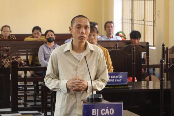 Bị chửi bới, người đàn ông đâm hàng xóm tử vong