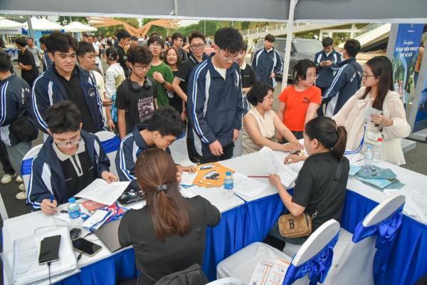 Xe máy điện VinFast – Cặp bài trùng với học sinh, sinh viên Việt Nam