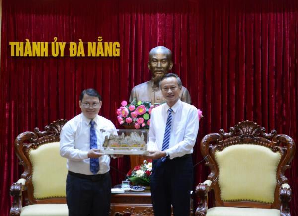 Trưởng Ban Tuyên giáo Thành ủy Đoàn Ngọc Hùng Anh tiếp Đoàn đại biểu Nhà xuất bản và Phát hành sách quốc gia Lào