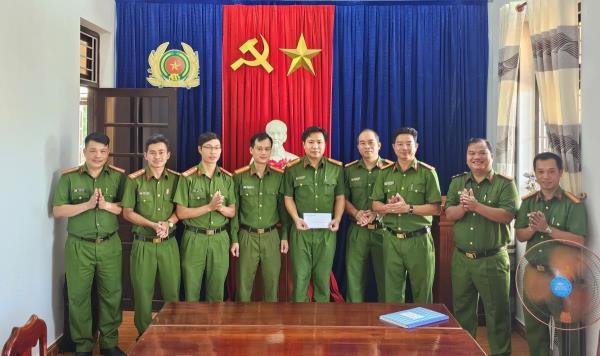 Khen thưởng Công an phường An Mỹ về thành tích phá án