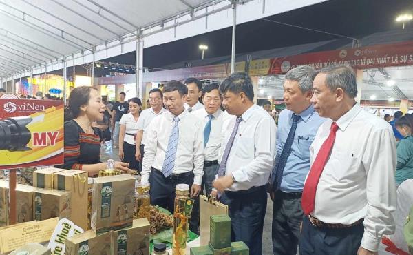 Quảng bá, giới thiệu du lịch Việt Nam để thu hút khách quốc tế