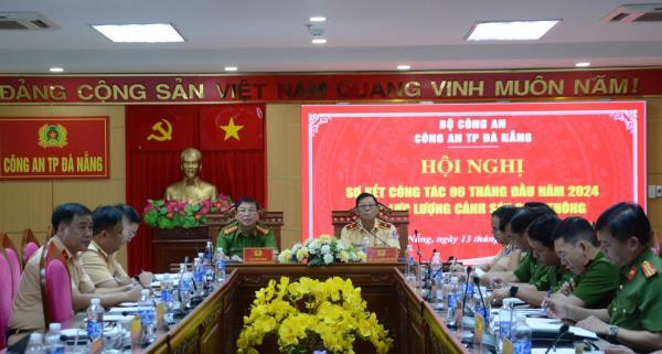 Tập trung những giải pháp hiệu quả nhằm kéo giảm tai nạn và ùn tắc giao thông