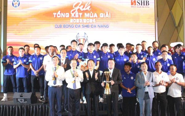 Lãnh đạo thành phố luôn theo dõi, ủng hộ và tạo điều kiện tốt nhất để hỗ trợ cho CLB bóng đá SHB Đà Nẵng