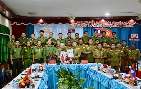 Công an 2 tỉnh Quảng Nam và Sê Kông (Lào) ký kết biên bản hợp tác thường niên