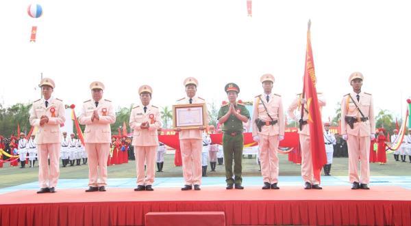 Trung đoàn Cảnh sát cơ động Trung bộ đón nhận Huân chương Chiến công hạng Ba