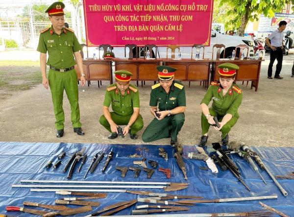 Thu hồi, tiêu hủy hàng trăm vũ khí, vật liệu nổ, công cụ hỗ trợ