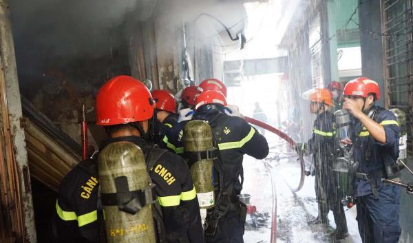 Bà hỏa vào kiệt hẻm