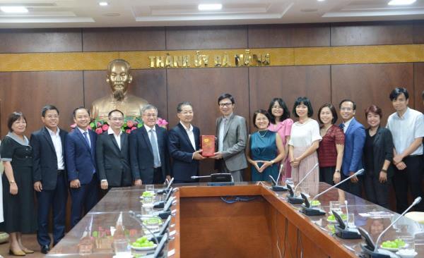 Bí thư Thành ủy Nguyễn Văn Quảng tiếp và làm việc với Đoàn Tổ chức Khoa học và Chuyên gia Việt Nam toàn cầu