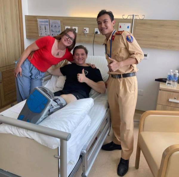 Khách du lịch nước ngoài tại Đà Nẵng viết Thư cảm ơn gửi CSGT Công an huyện Hòa Vang