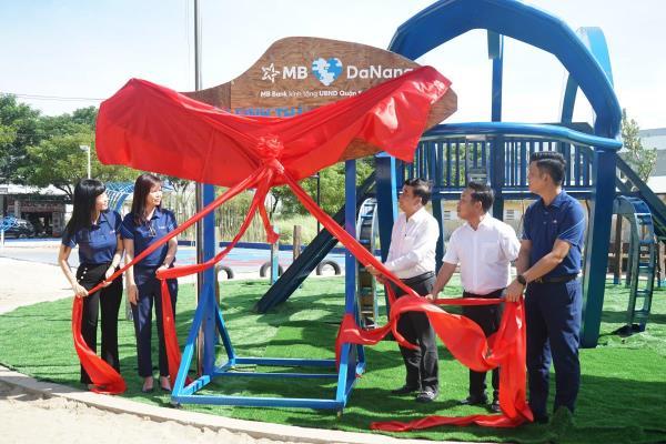 Trao tặng Công viên sinh thái cho người dân, trẻ nhỏ làng chài tại Đà Nẵng