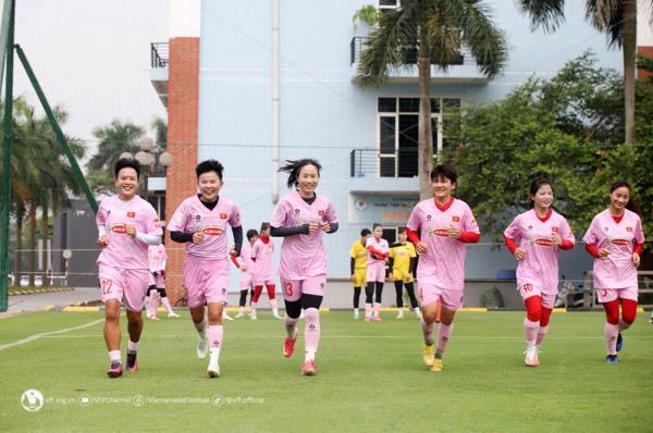 Đội tuyển quốc gia nữ và nam tập trung: Xa và gần…