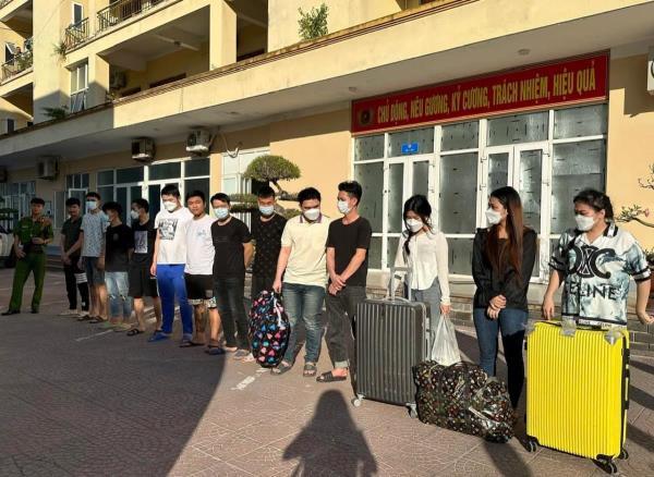 Tiếp tục giải cứu 13 công dân từ Lào về Việt Nam