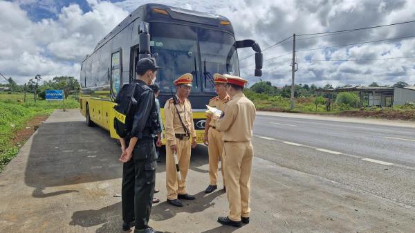 CSGT Công an Đắk Nông liên tiếp phát hiện nhiều tài xế lái xe khách có sử dụng ma túy