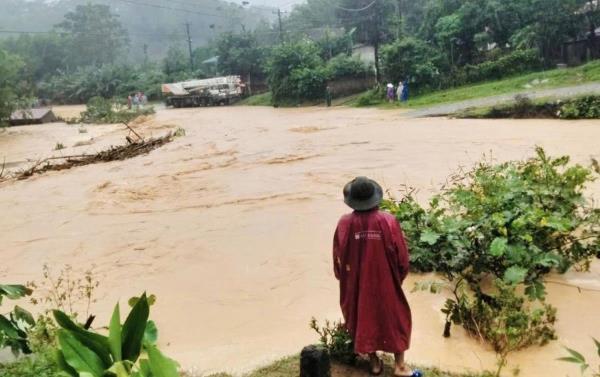 Nhiều nơi tại Quảng Trị bị chia cắt do bão số 4