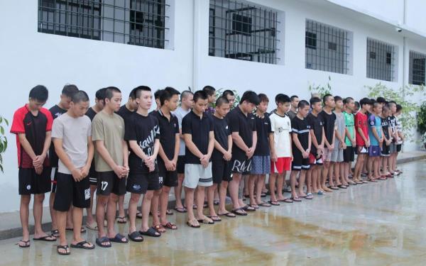 Báo thủ rủ nhau quậy phá