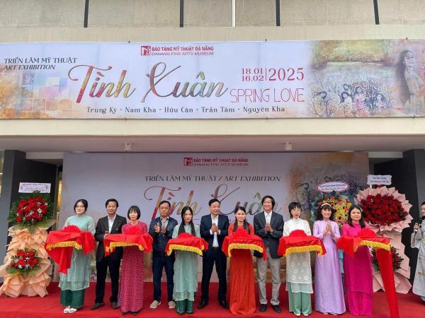43 tác phẩm được trưng bày tại triển lãm Tình xuân